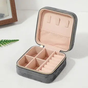 Treasurer's Voyage Jewelry Case